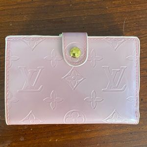 Louis Vuitton rose ballerine wallet